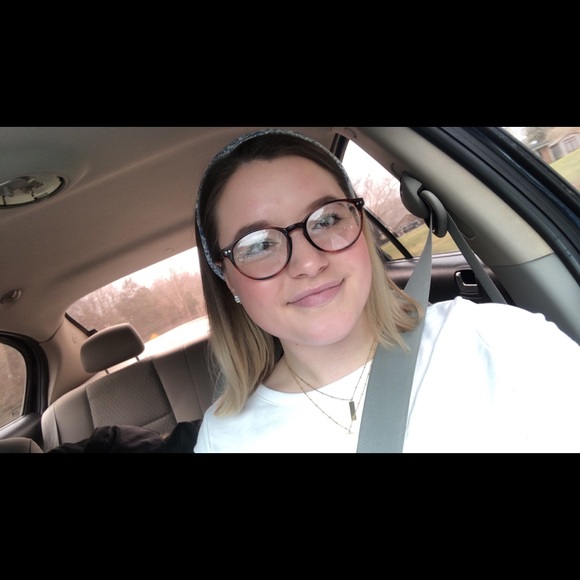 Meet your Posher, Cassidy - Picture 1 of 1